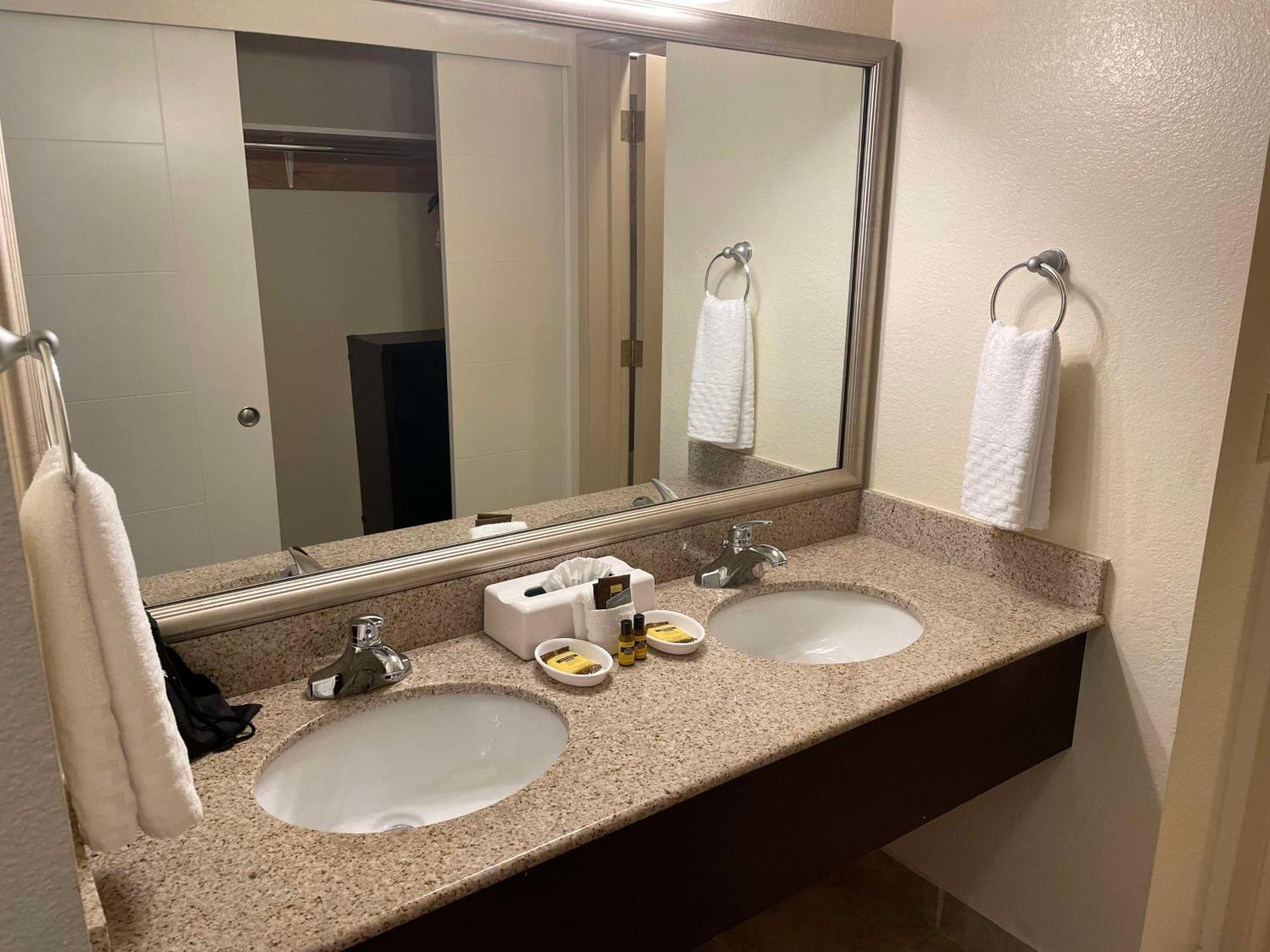 Best Western Plus Edmonds Harbor Inn Εξωτερικό φωτογραφία